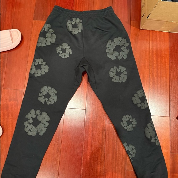 Denim Tears Black Monogram cotton Wreath Sweatpants - Picture 2 of 4